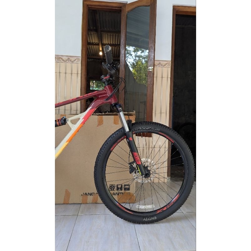 POLYGON SISKIU D5 2021 MULUS 94% L 27.5