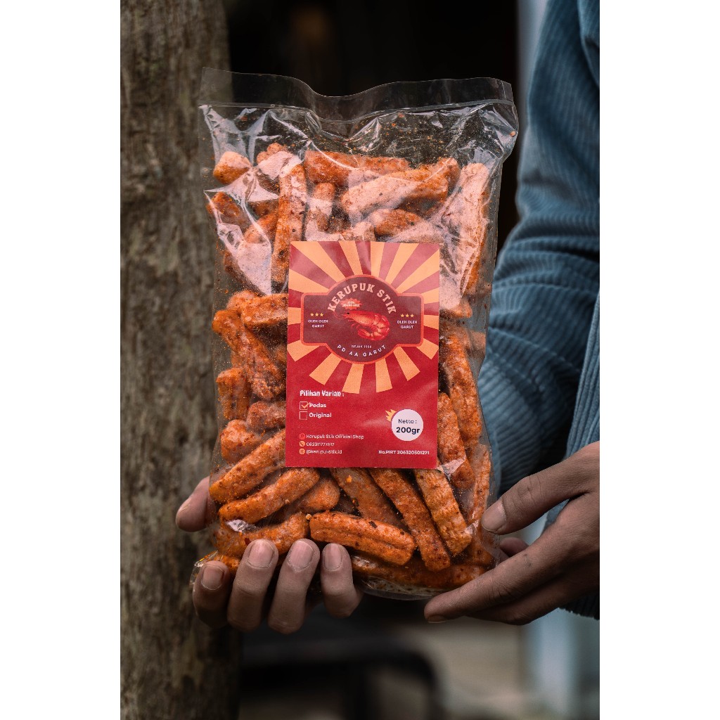 

KERUPUK STIK AA / PEDAS ASIN GURIH DAUN JERUK / ORIGINAL LANGSUNG PABRIK / HALAL / ENAK