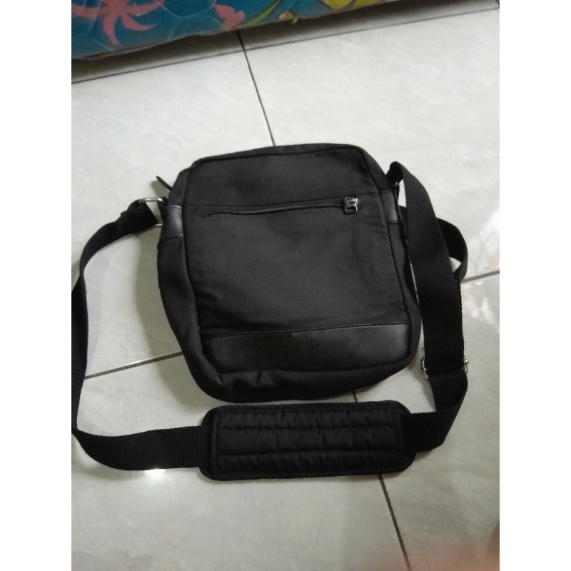 tas selempang pria VW (preloved)