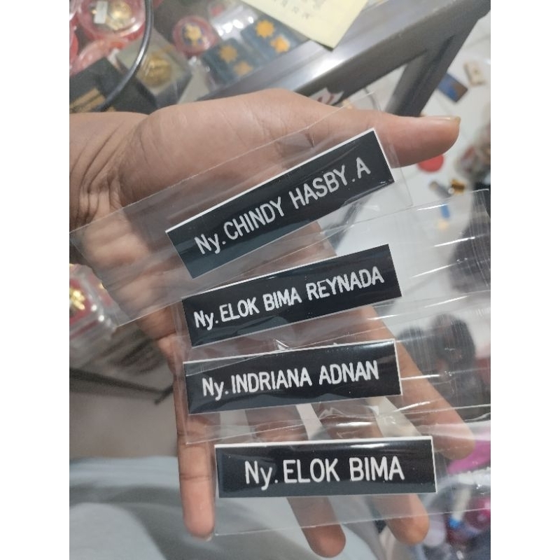 

Nama Dada Gravir Ekslusif Papan Nama Standard Ekslusif