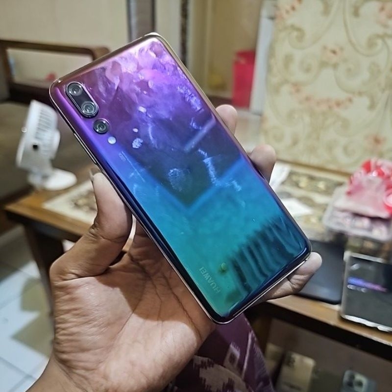 p20 pro murah minus LCd ORI amoled tp pernah di lem ulang gara gara kendor dulunya batangan no minus