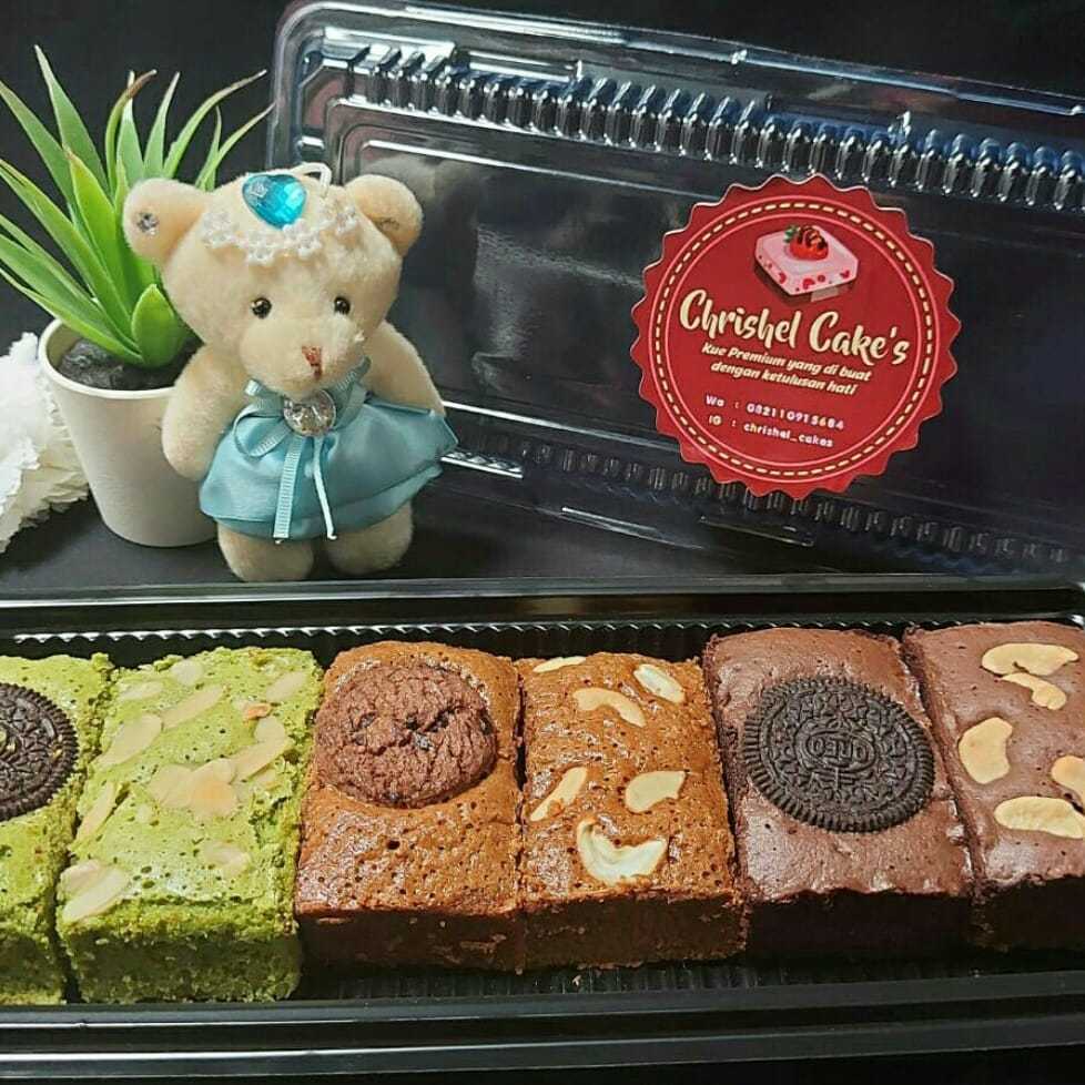 

Brownies Mix (Matcha 2, Coffee 2, Coklat 2) 30x10