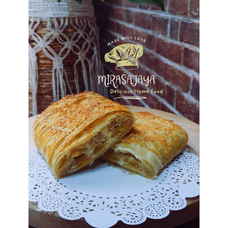 

Strudel pisang cokelat, pisang pisang cokelat keju, pisang keju box uk 26x10