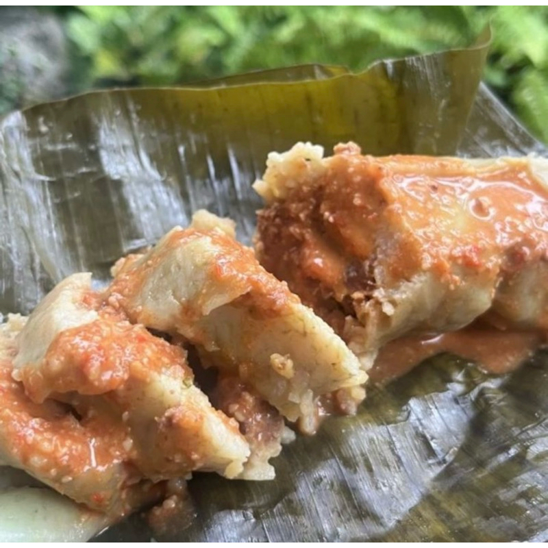 

Lontong Ayam isi Telur Asin