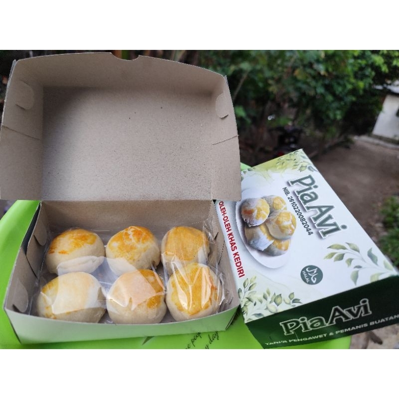 

PIA AVI Oleh-Oleh KHAS KEDIRI ( FRESH ) 1 box isi 10 pcs ORIGINAL Kacang Hijau - Keju Susu - Coklat - Selai Nanas - Abon Sapi / Bakpia Kering / Pia Pathuk / Cemilan Sehat / Makanan Roti Kering Snack Viral Bakpia Pathok Premium