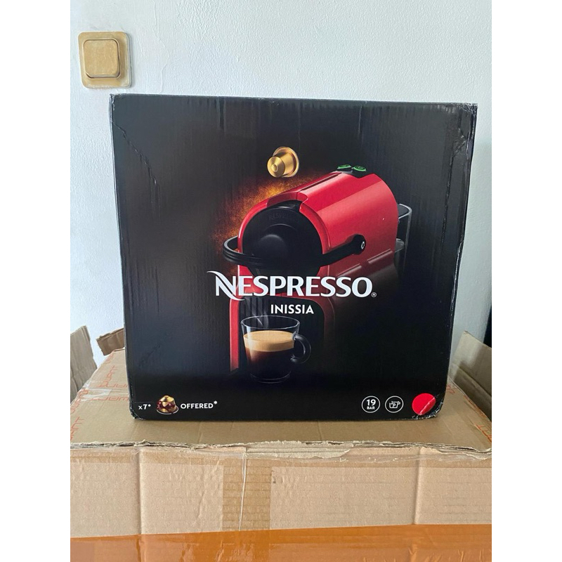 NESPRESSO Inissia Coffee Machine Red / Nespresso Coffee Machine