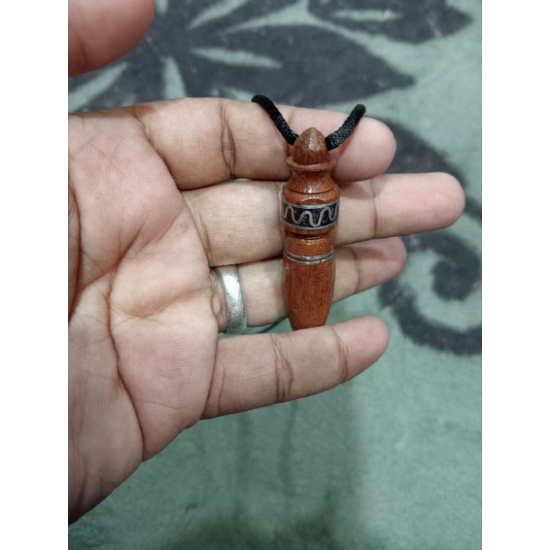 kalung liontin cmti kayu ulin timbul