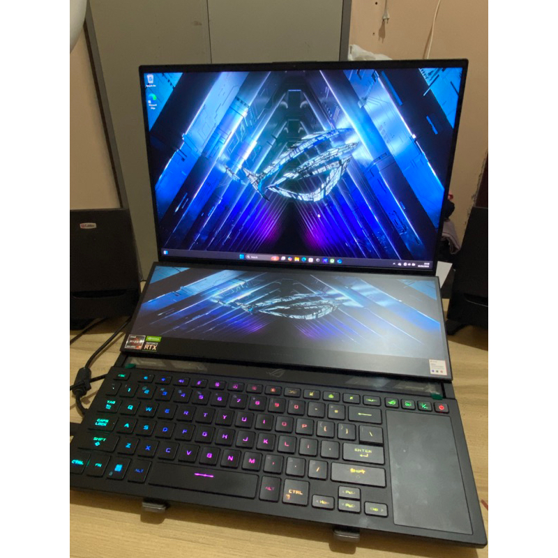 Asus ROG Zephyrus Duo 16 GX650RW-R97RM7T
