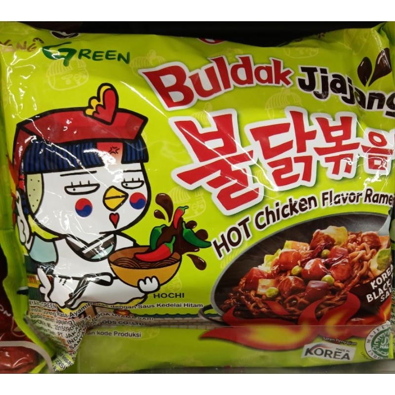 

Buldak Jjajang Hot Chicken Flavour Ramen Fried Noodle SAMYANG GREEN Mie Instant Goreng Rasa Ayam Pedas Dengan Saus Kedelai Hitam 140g - HK, SI.