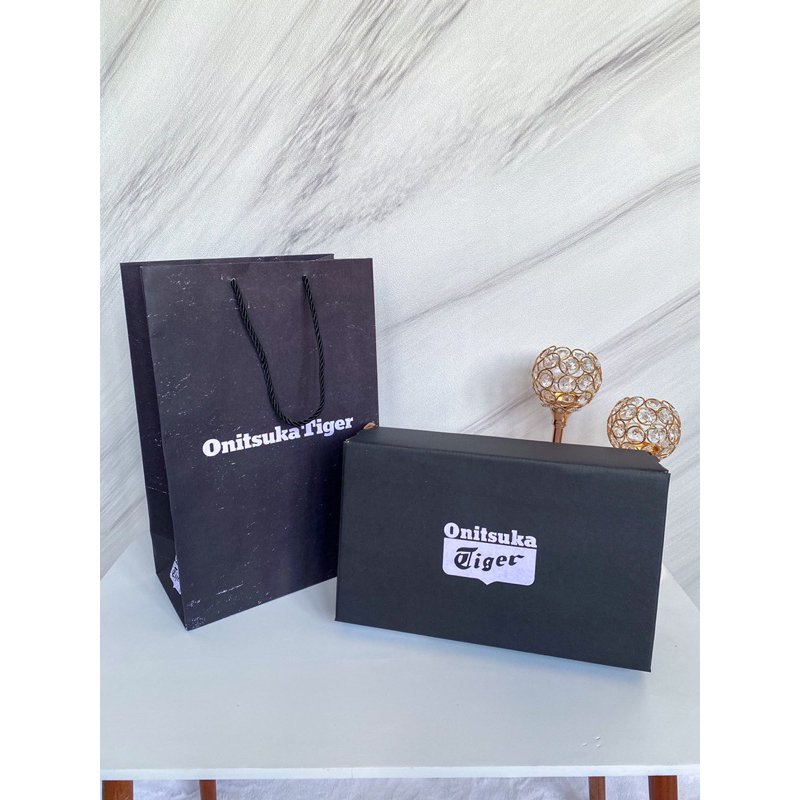 

Paper Bag Onitsuka Tiger bisa muat Box Sepatu Paperbag Mall