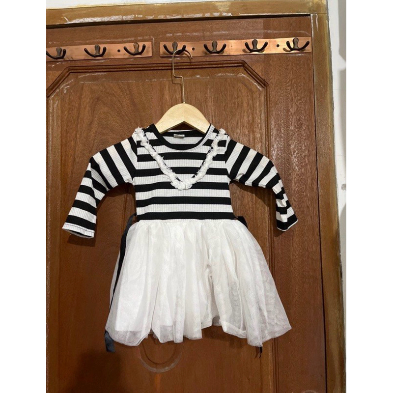 (12-18m) preloved dress tutu anak bayi hitam putih