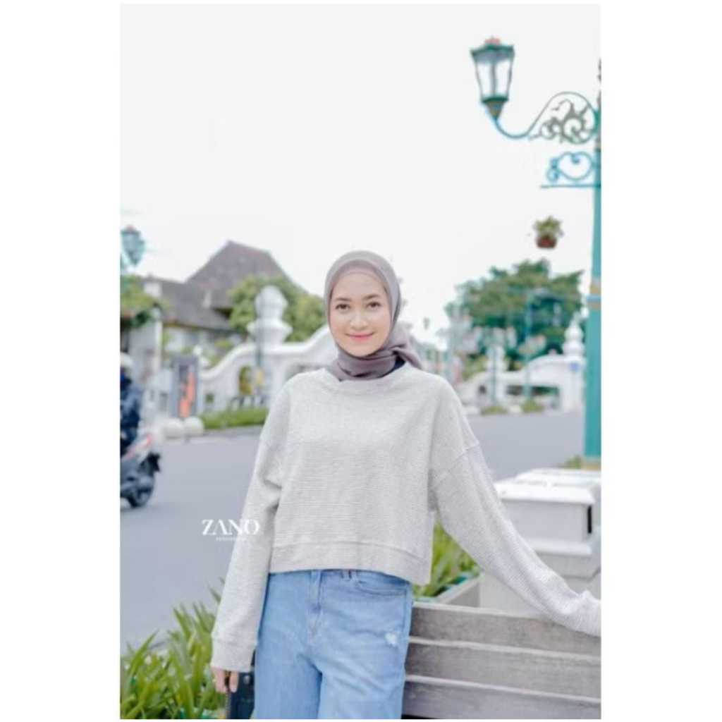 [Preloved] ZANO BASIC Sweater Crop Weathered Peble Texture