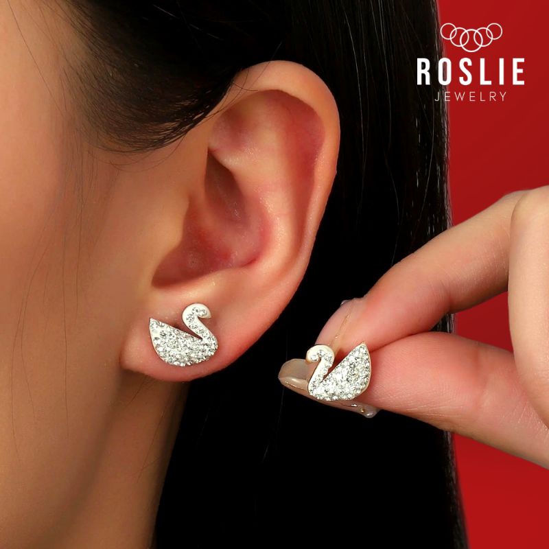 Anting Tusuk Motif Angsa Putih Titanium Anti Karat - Roslie Jewelry