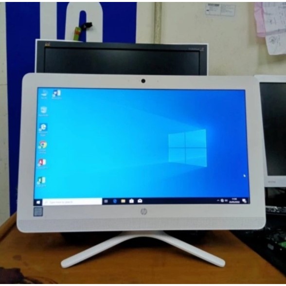 PC ALL IN ONE HP.CORE I5 7200U.RAM 4 GB.HDD 1 TB.BERGARANSI