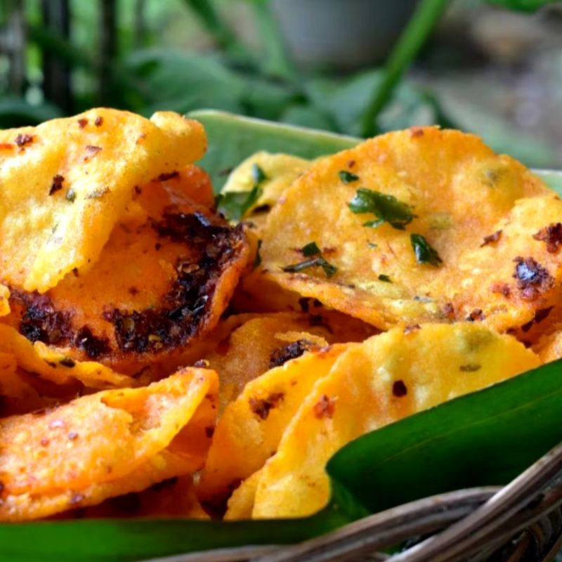 

ADIPATI SNACK - 700 gr Comring Pedas Daun Jeruk Renyah Gurih Camilan Enak snack renyah
