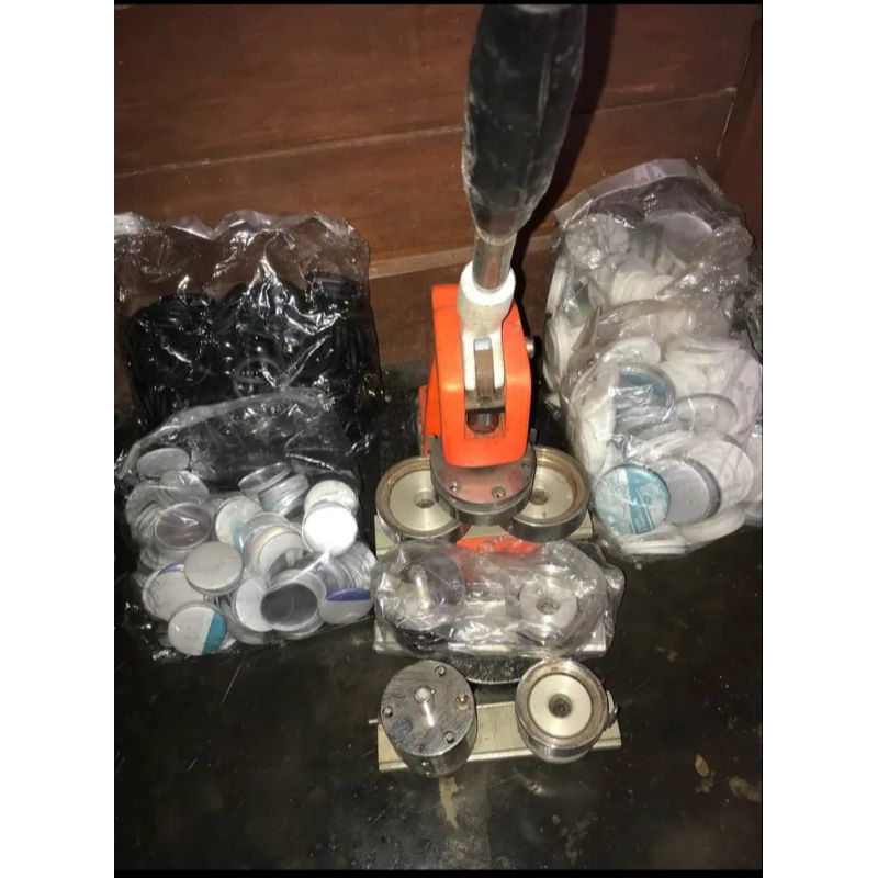 mesin press pin bros dan gantungan kunci satu set + moulding 45 mm