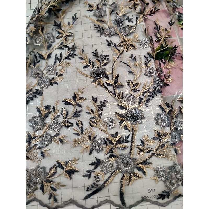 brukat tile 3 dimensi timbul harga persetengah meter/50centimeter