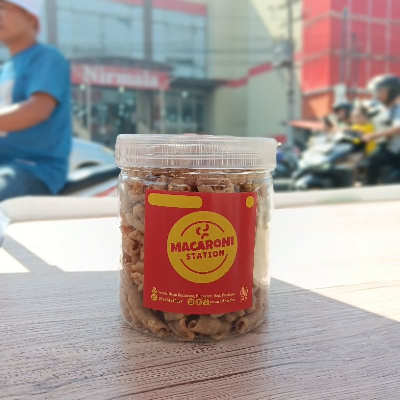 

Macaroni Station Kemasan Toples 500ml All Item Pedas Daun Jeruk