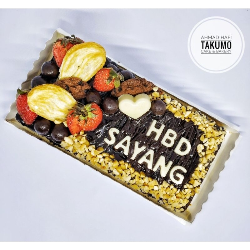 

TAKUMO Brownies Birtday Cake Ukuran 20×10×5 Kemasan Box Mika Tali