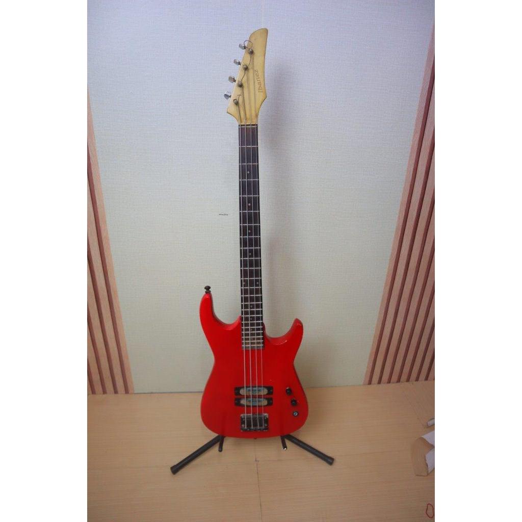 Gitar Bass Ibanez Custom.
