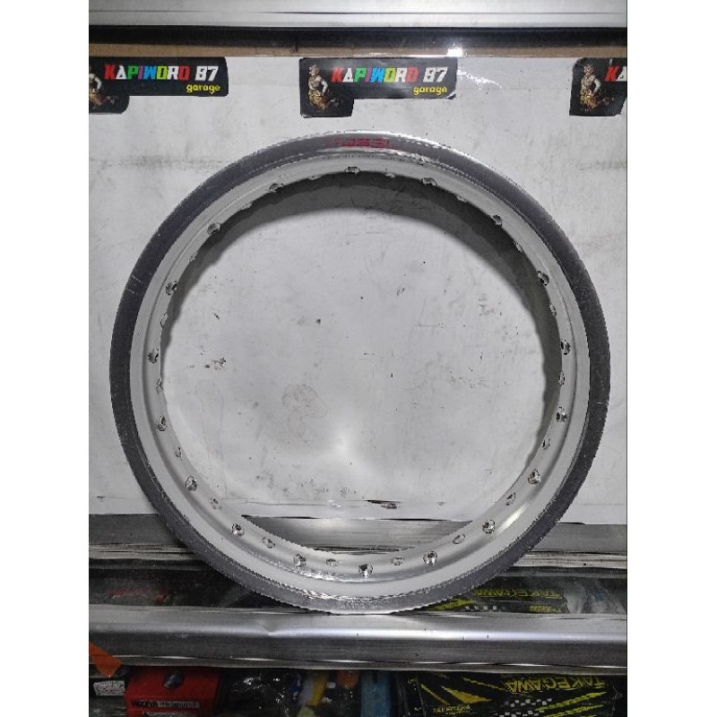 velg V Rossi ukuran 17x250 natural bekas hole 36