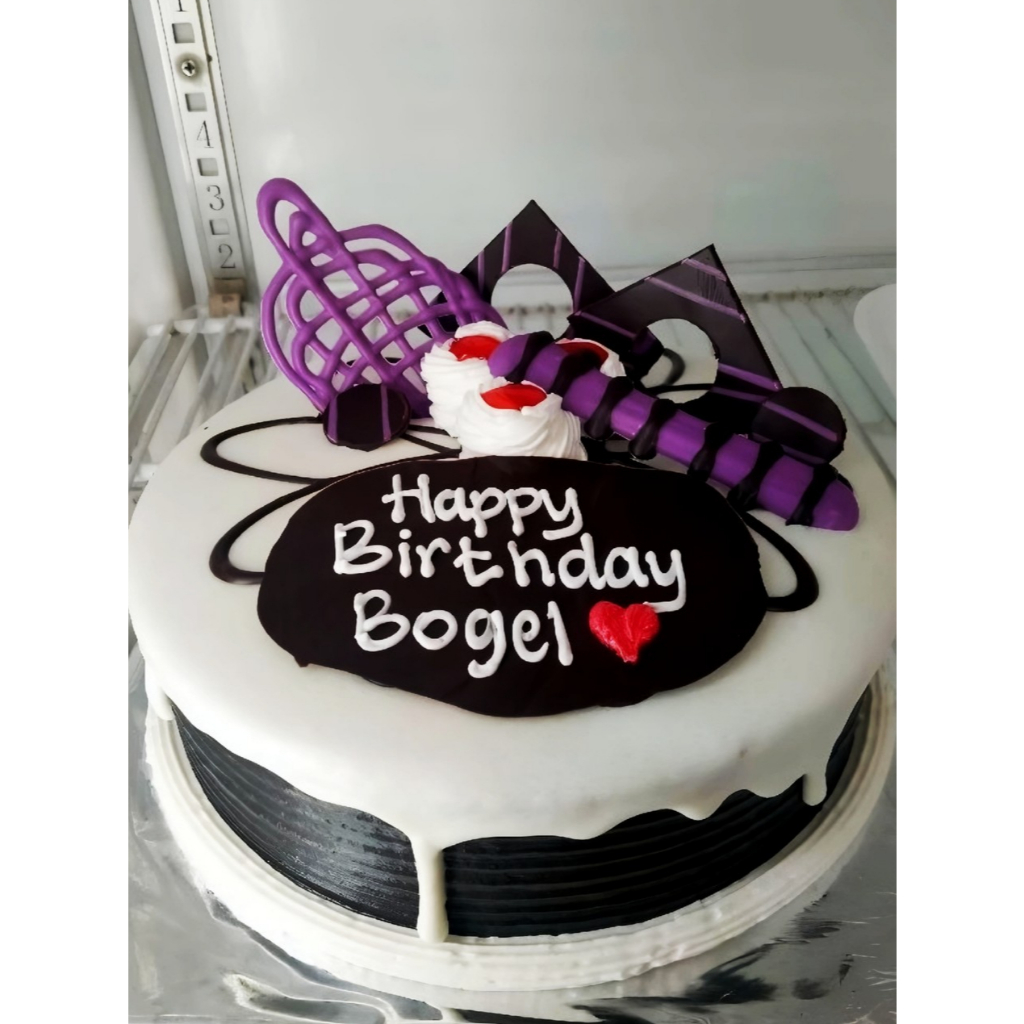 

KUE ULANG TAHUN BLACKFOREST UKURAN 16cm UNTUK MOMEN SPESIAL!