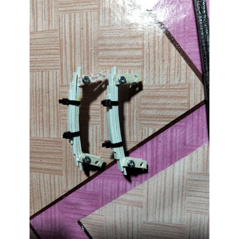 per daun skala miniatur plastik