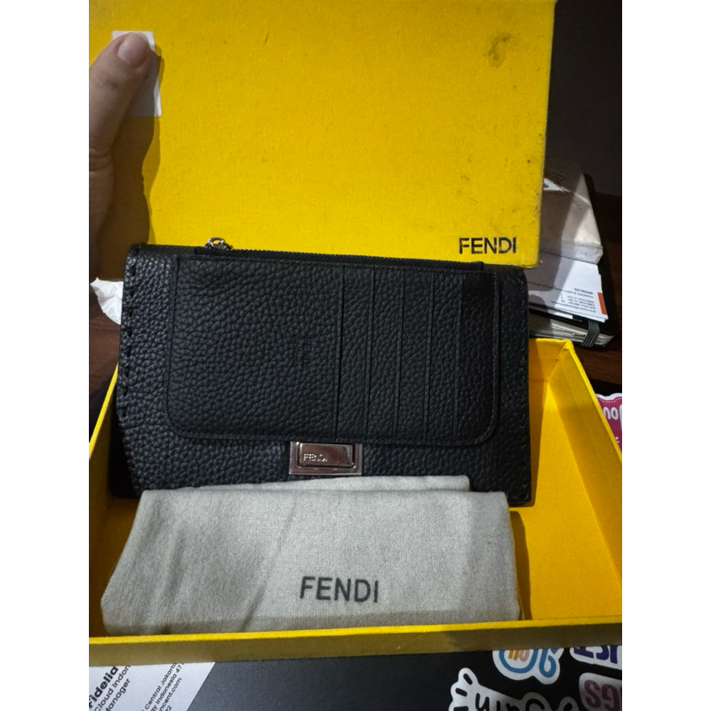 clutch dompet fendi