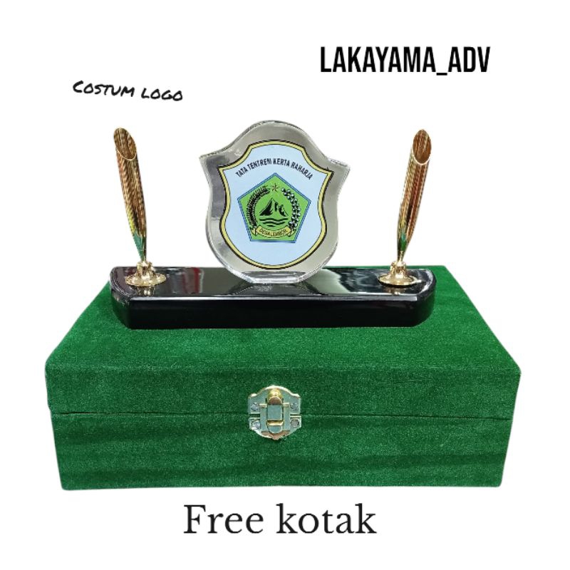 

stand balpoin costum logo dengan 2 soket pen