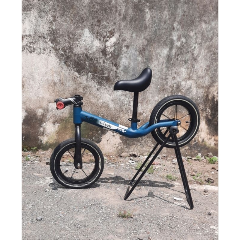 push Bike I-Cycle ready to race