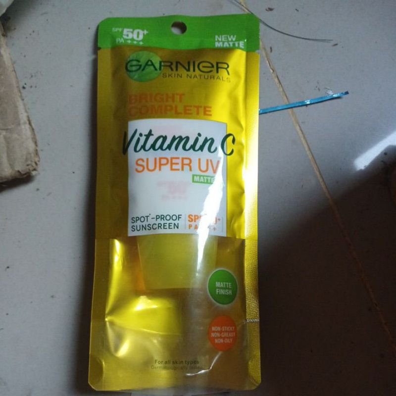 Garnier Sunscreen Super UV Matte Finish Sunscreen SPF 50 15 ml