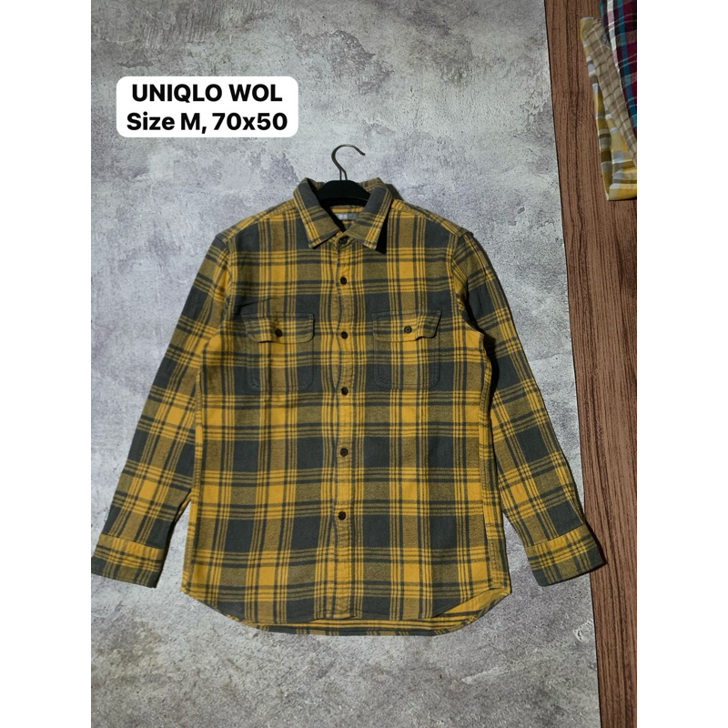 Flannel Wol UNIQLO Size M Motif kuning Abu