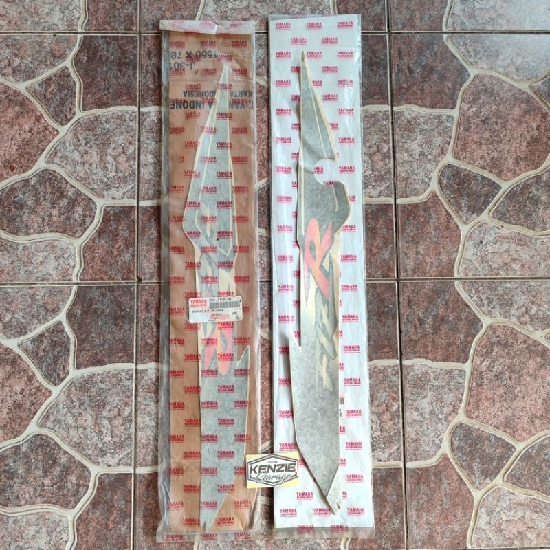 Stiker Striping Body belakang F1ZR FIZR Hitam Putih 2002 Original YGP