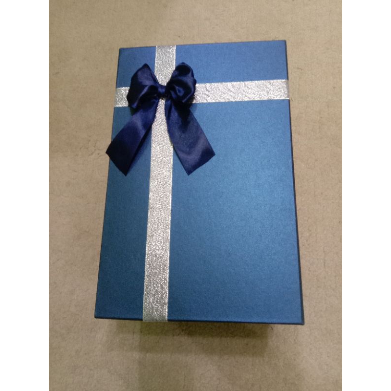 

Box gift ukuran 30x25x10