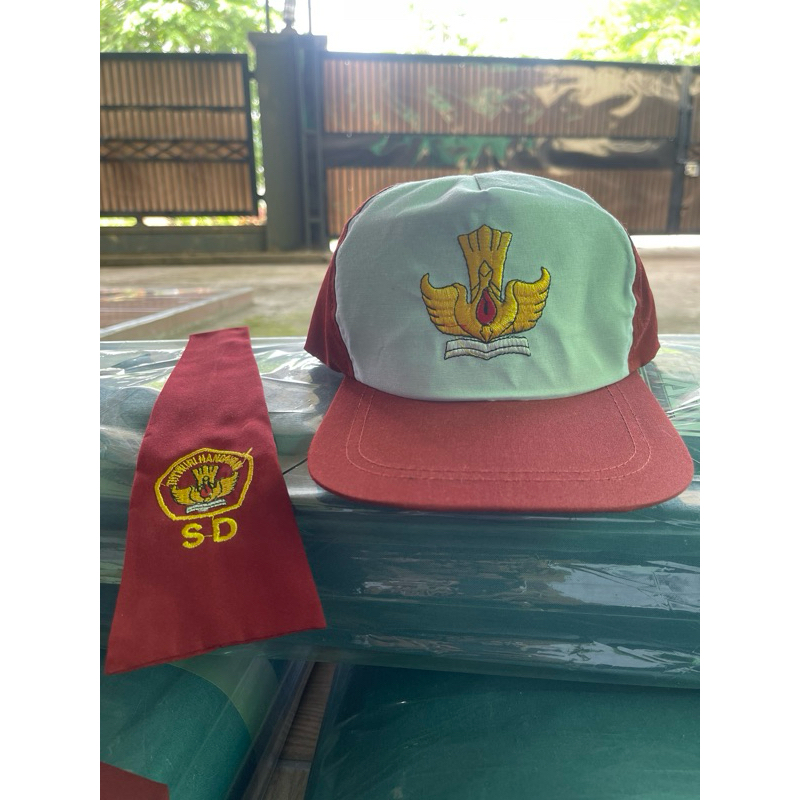 topi sd dan dasi perempuan