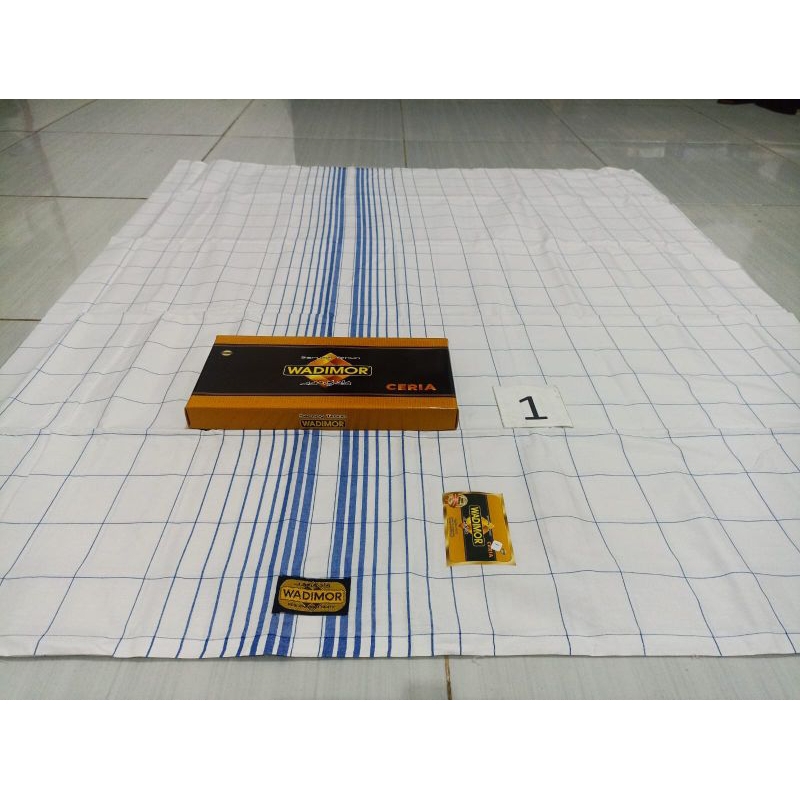 SARUNG WADIMOR KOTAK DONGGALA PUTIH Halus