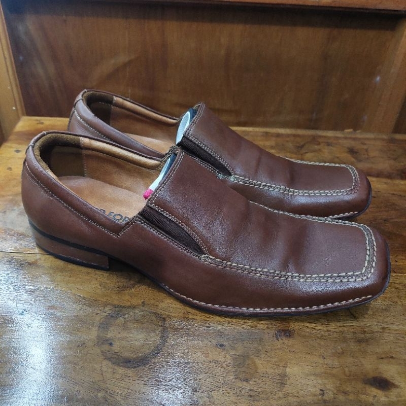 sepatu pantofel second edward forrer size 41(26,5cm)