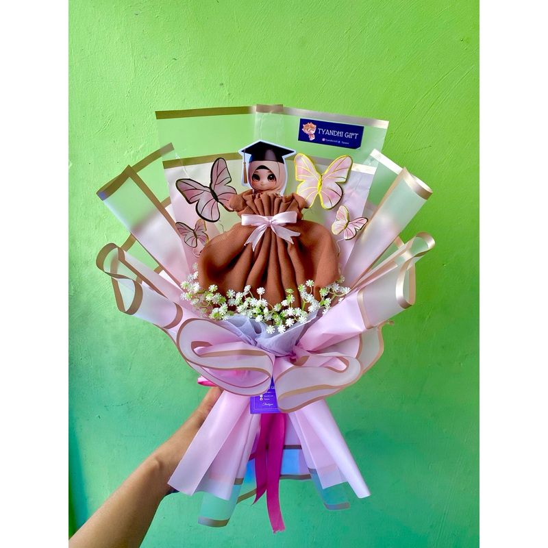 

Bucket Hijab wisuda kupu kupu