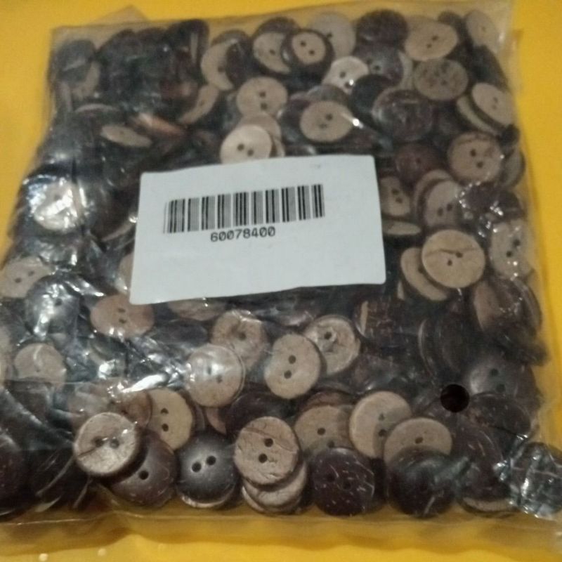 kancing Batok/kancing baju batok kelapa pernis / vernis berbagai variasi ukuran
