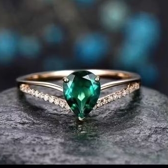 Cincin Emas Wanita permata Hijau Biron