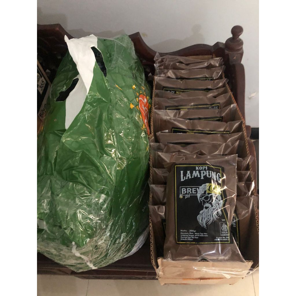 

Kopi Brewok - kopi bubuk hitam cap Brewok kemasan 200 Gram Asli Lampung