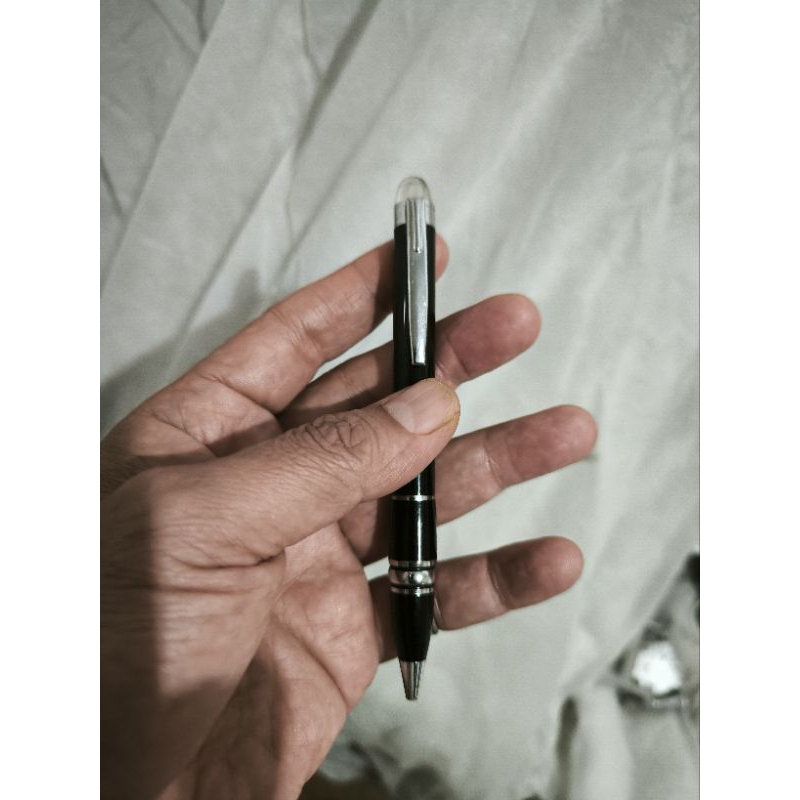 

Pulpen MonBla Copy (isi tinta habis) sesuai foto.