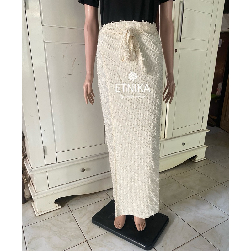 Rok Lilit tenun bulu