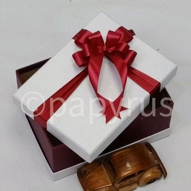 

PAPYRUS Sandwich 15x20 Tinggi 10cm Kotak Kado Gift Box V2
