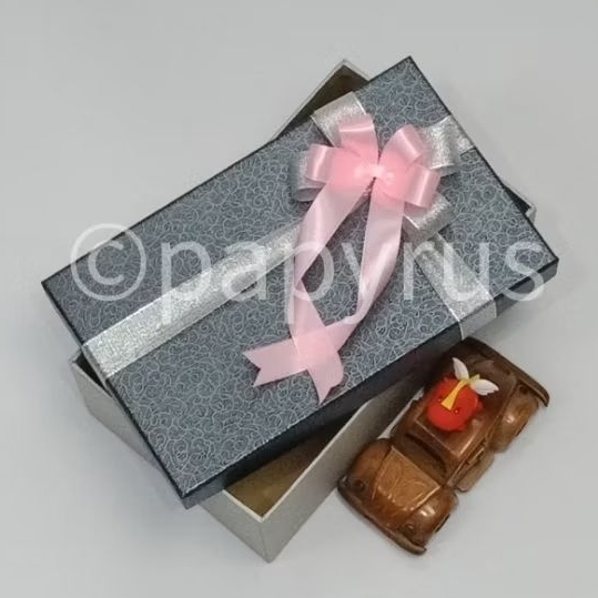 

PAPYRUS Kombinasi 15x25 Tinggi 5cm Kotak Kado Gift Box V1