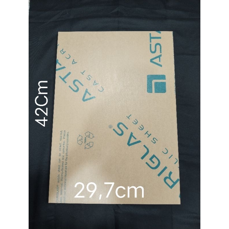 

Lembaran Akrilik Bening Tebal 2mm Ukuran 42cm x 29.7cm
