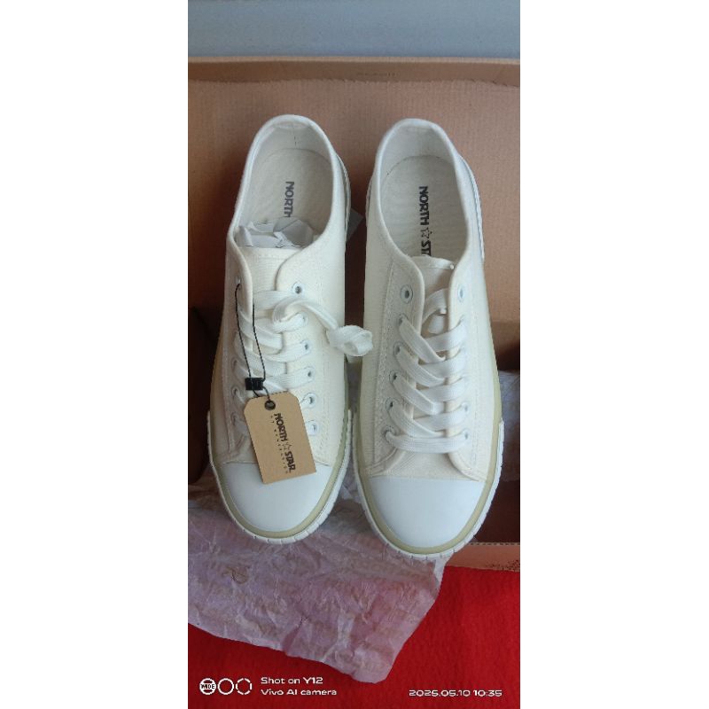 sepatu north star