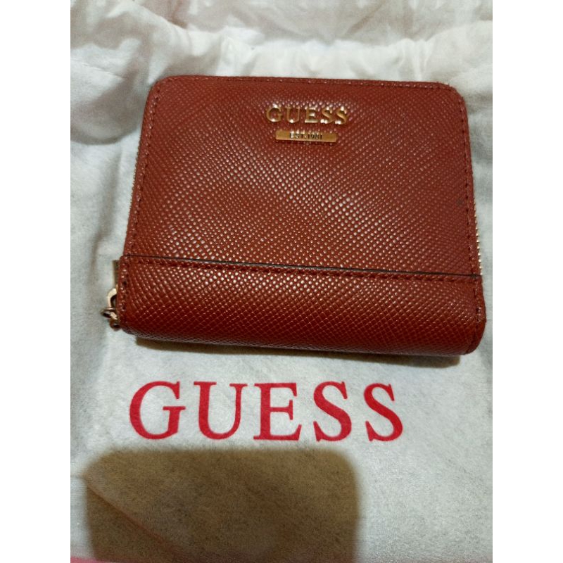 dompet guess