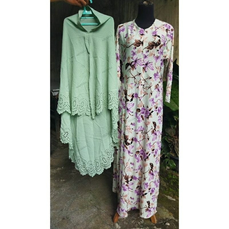 Preloved Gamis Set Khimar Syari Motif Bunga