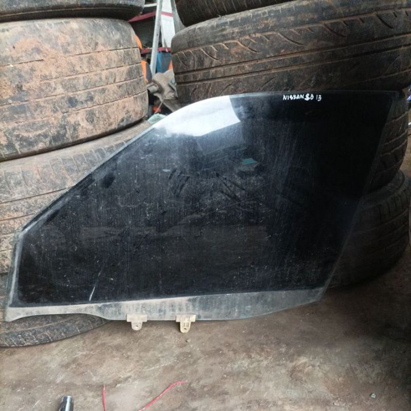kaca pintu kiri depan nissan sentra b13